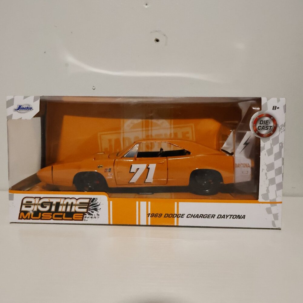 Jada Toys BIGTIME Muscle 1969 Dodge Charger Daytona #71 Orange Die Cast Car 1 24